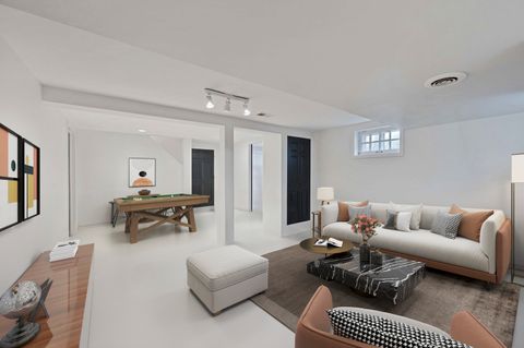 Tiny photo for 2901 W Sunnyside Avenue, Chicago, IL 60625 (MLS # 12489546)