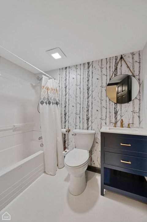 Tiny photo for 2901 W Sunnyside Avenue, Chicago, IL 60625 (MLS # 12489546)