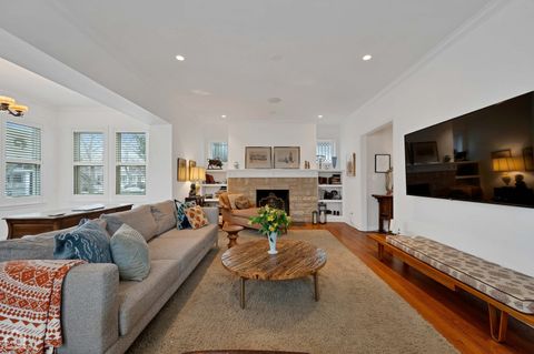 Tiny photo for 2901 W Sunnyside Avenue, Chicago, IL 60625 (MLS # 12489546)