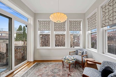 Tiny photo for 2901 W Sunnyside Avenue, Chicago, IL 60625 (MLS # 12489546)