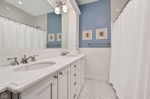 Tiny photo for 2901 W Sunnyside Avenue, Chicago, IL 60625 (MLS # 12489546)