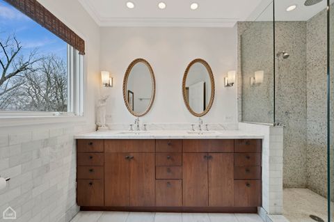Tiny photo for 2901 W Sunnyside Avenue, Chicago, IL 60625 (MLS # 12489546)