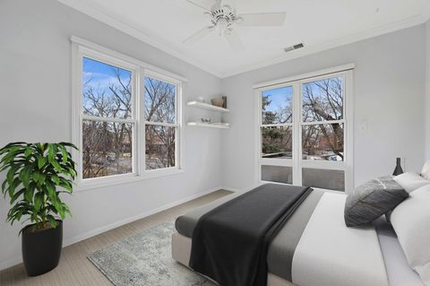 Tiny photo for 2901 W Sunnyside Avenue, Chicago, IL 60625 (MLS # 12489546)