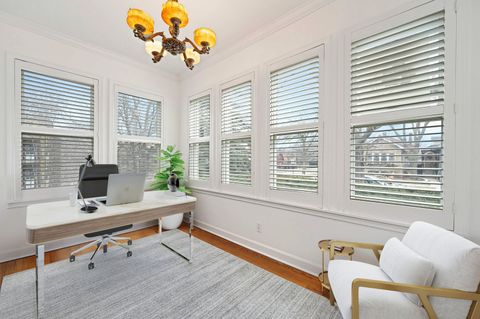 Tiny photo for 2901 W Sunnyside Avenue, Chicago, IL 60625 (MLS # 12489546)