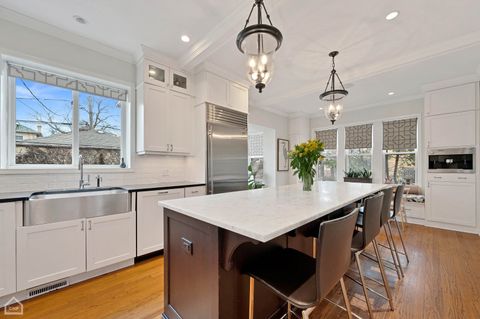 Tiny photo for 2901 W Sunnyside Avenue, Chicago, IL 60625 (MLS # 12489546)