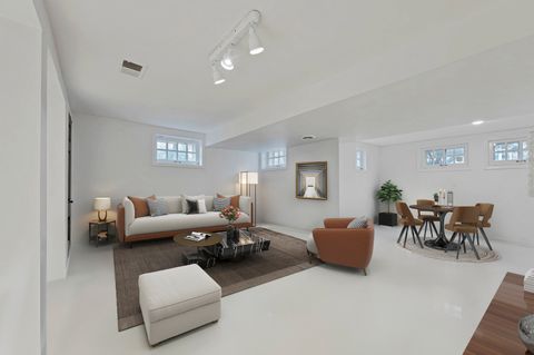 Tiny photo for 2901 W Sunnyside Avenue, Chicago, IL 60625 (MLS # 12489546)