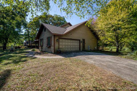 Tiny photo for 1102 S Oplaine Road, Gurnee, IL 60031 (MLS # 12477911)