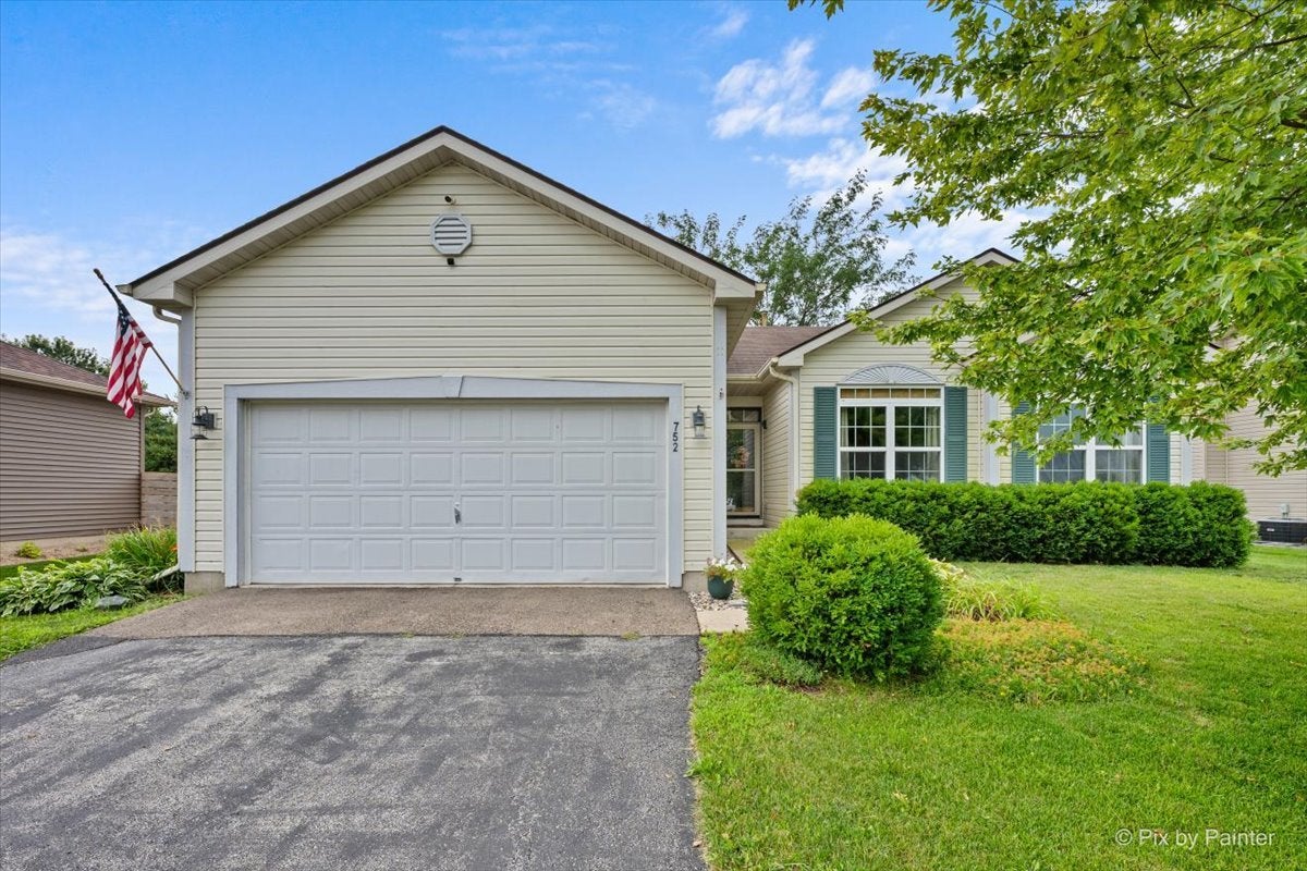 752 Prairie Pond Circle