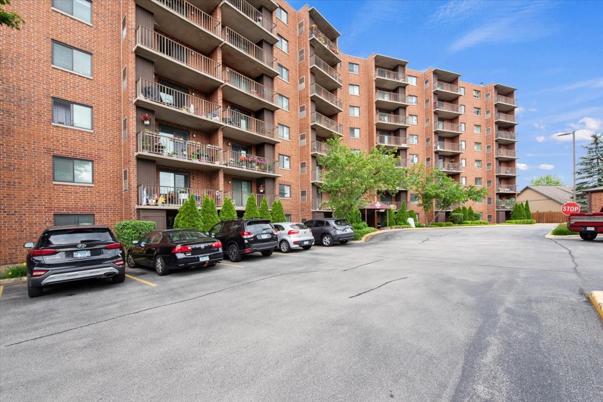 1 Bloomingdale Place 608