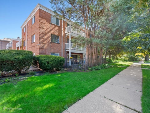 Tiny photo for 101 E Cossitt Avenue #102, La Grange, IL 60525 (MLS # 12773127)