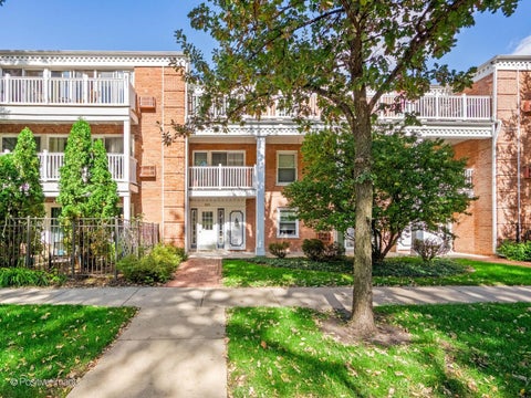 Tiny photo for 101 E Cossitt Avenue #102, La Grange, IL 60525 (MLS # 12773127)