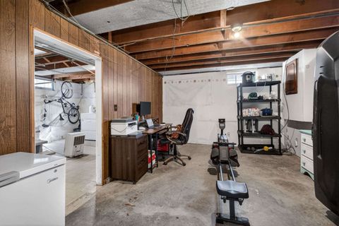 Tiny photo for 650 E Colorado Street, Davenport, IA 52803 (MLS # 12623517)