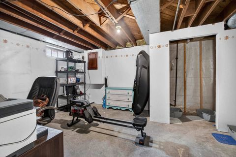 Tiny photo for 650 E Colorado Street, Davenport, IA 52803 (MLS # 12623517)