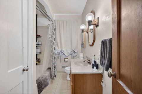 Tiny photo for 650 E Colorado Street, Davenport, IA 52803 (MLS # 12623517)