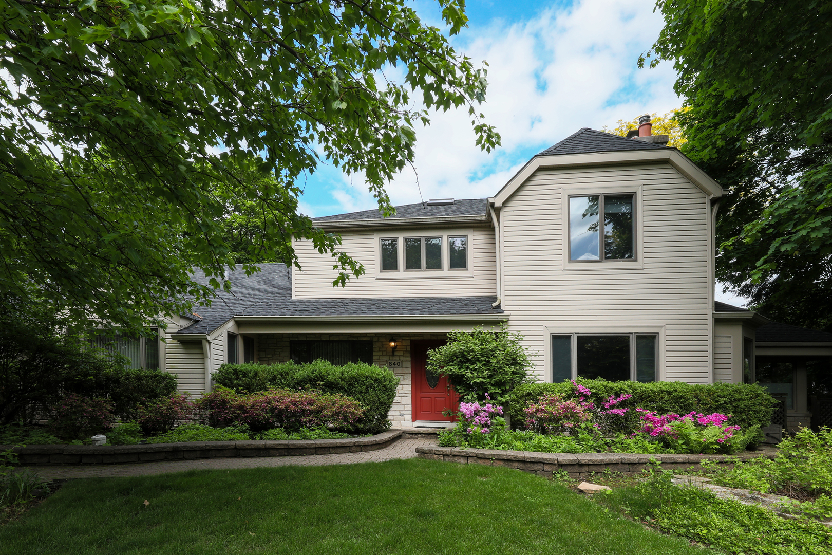 840 APPLETREE Lane