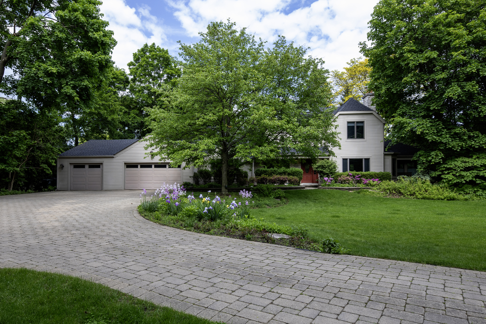 840 APPLETREE Lane