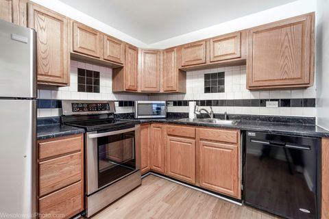 Tiny photo for 6301 N Sheridan Road #6C, Chicago, IL 60660 (MLS # 12555074)