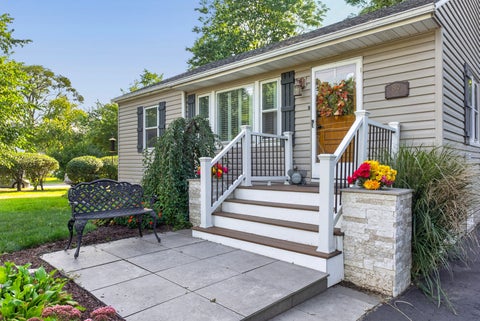 Photo of 510 Grove Street, Wood Dale, IL 60191 (MLS # 12757751)