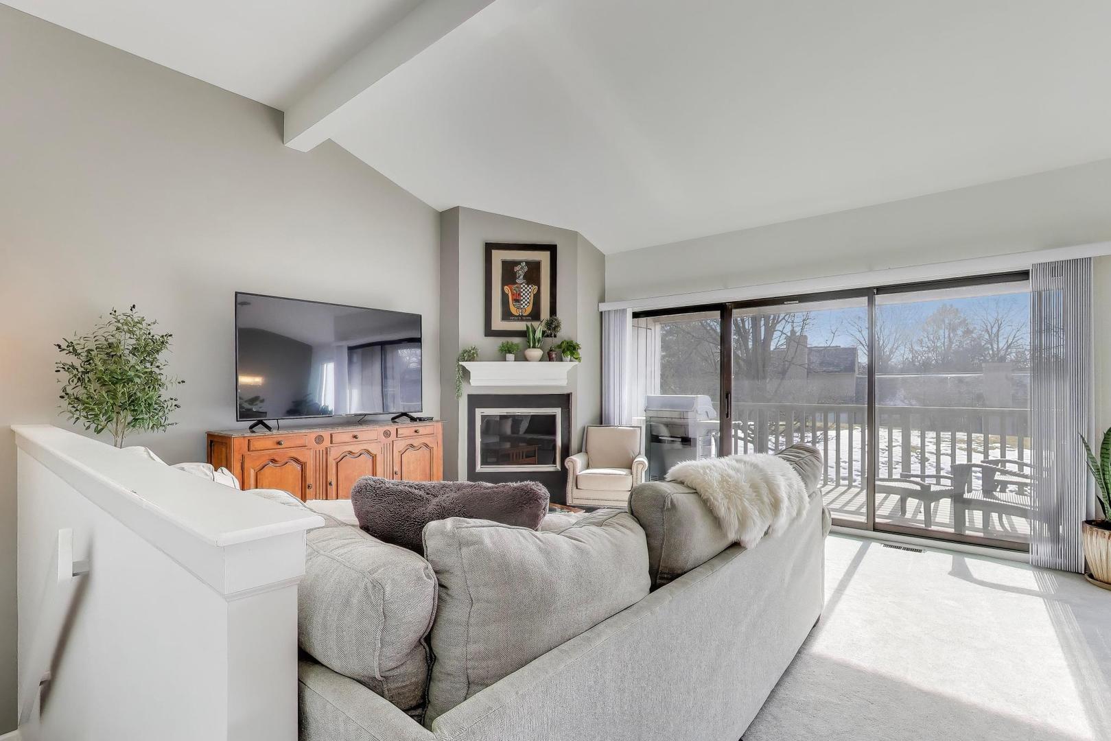 83 THORNHILL Lane B