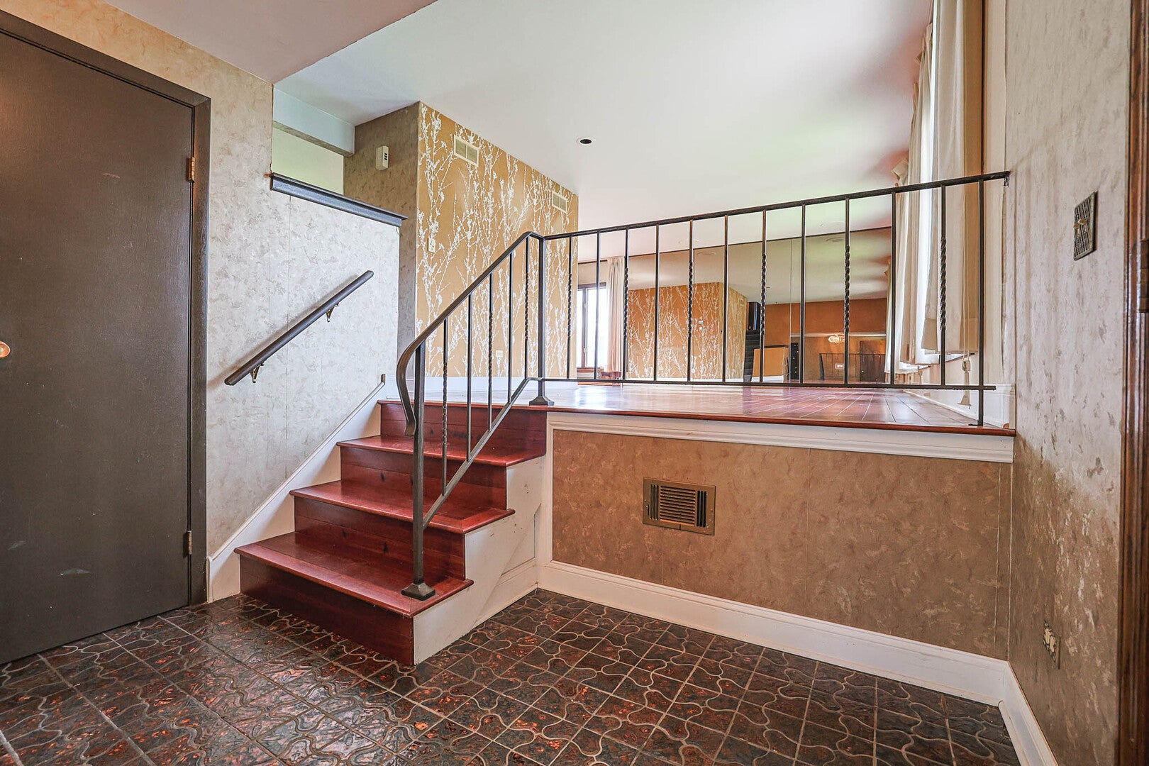 6811 Carpenter Streets