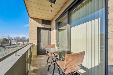 Tiny photo for 4545 W Touhy Avenue #319W, Lincolnwood, IL 60712 (MLS # 12558737)