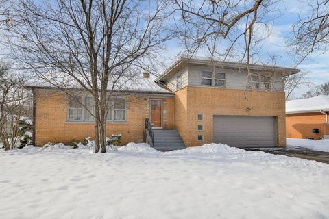 Tiny photo for 22W417 Tamarack Drive, Glen Ellyn, IL 60137 (MLS # 12530995)