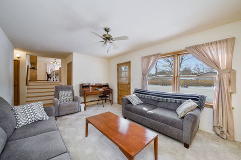 Tiny photo for 22W417 Tamarack Drive, Glen Ellyn, IL 60137 (MLS # 12530995)