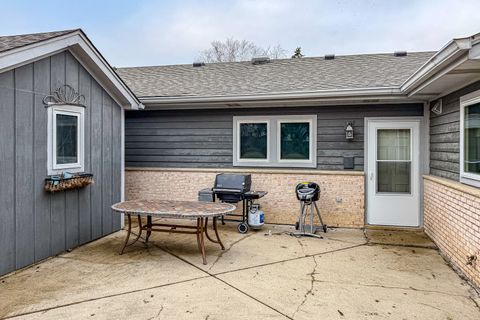 Tiny photo for 16373 W Menna Lane, Lincolnshire, IL 60069 (MLS # 12525586)