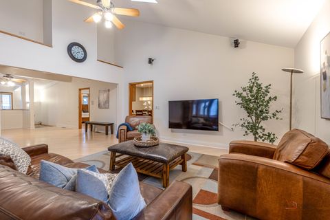 Tiny photo for 16373 W Menna Lane, Lincolnshire, IL 60069 (MLS # 12525586)