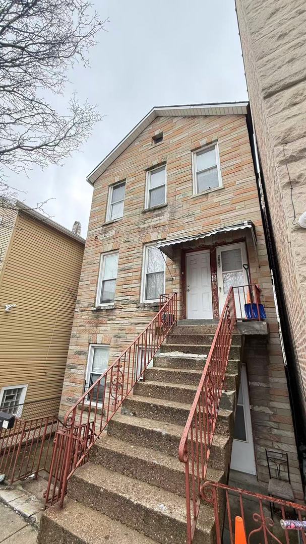 2569 S emerald Avenue