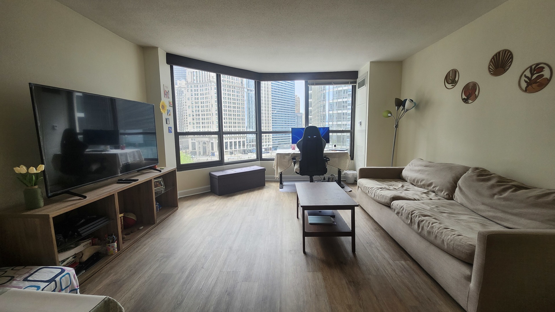 405 N Wabash Avenue 407