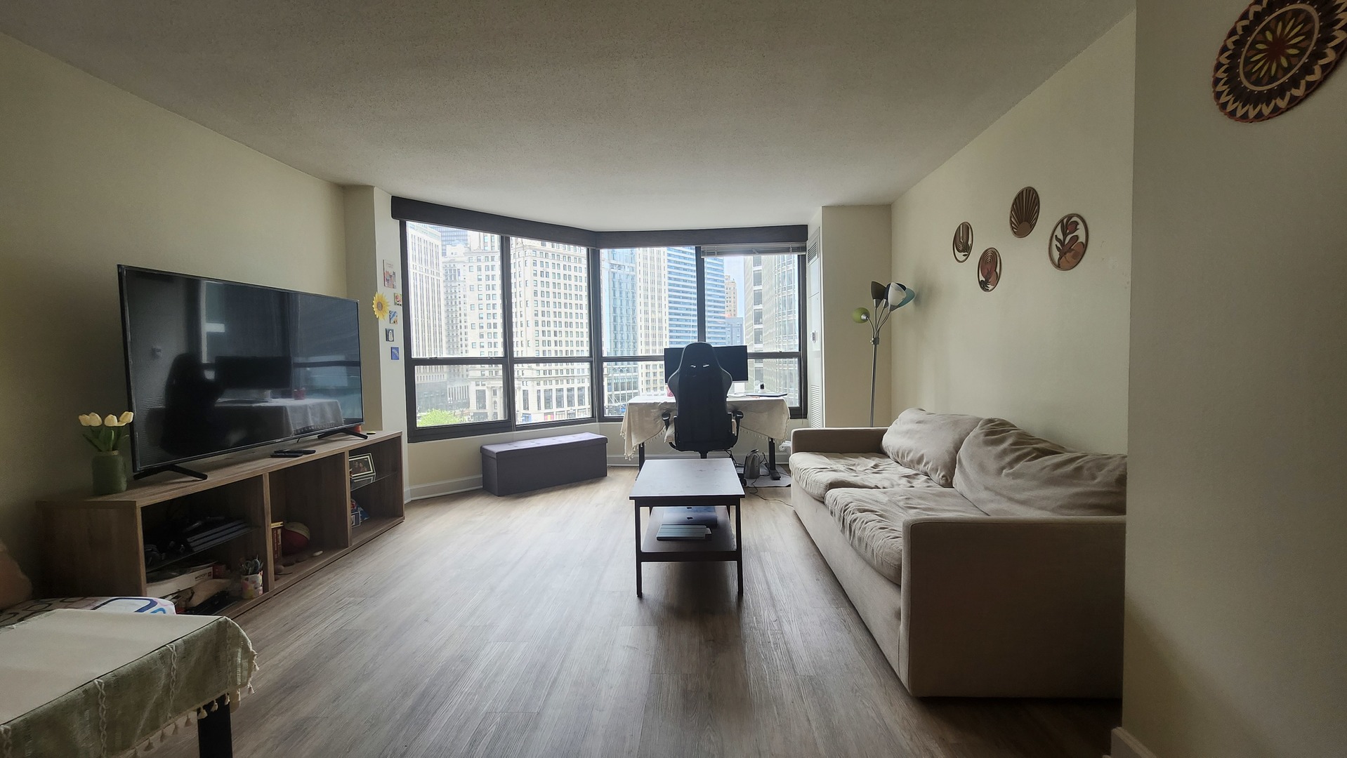 405 N Wabash Avenue 407