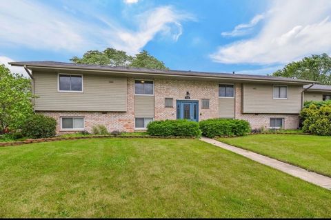 Photo of 1342 S 14th Street #A2, St. Charles, IL 60174 (MLS # 12570085)