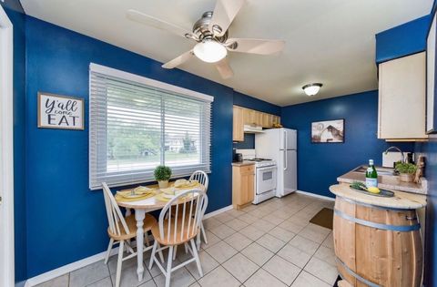 Tiny photo for 1342 S 14th Street #A2, St. Charles, IL 60174 (MLS # 12570085)