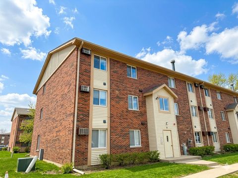 Tiny photo for 11 Cedar Court #3, Vernon Hills, IL 60061 (MLS # 12597403)