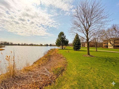 Tiny photo for 11 Cedar Court #3, Vernon Hills, IL 60061 (MLS # 12597403)