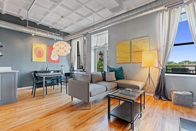 1307 S WABASH Avenue 312