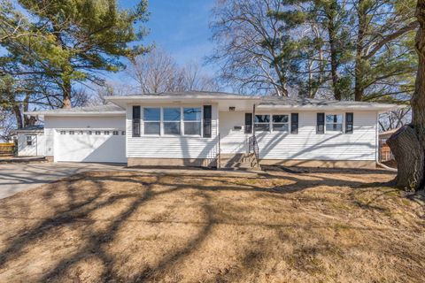 Photo of 310 Hillcrest Drive, Geneseo, IL 61254 (MLS # 12574676)