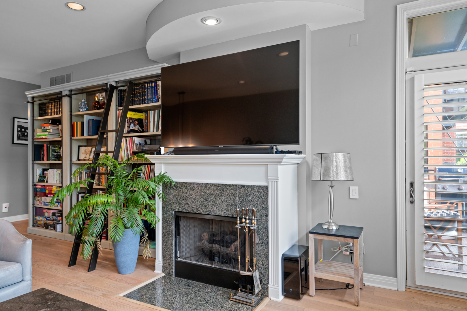 550 W Fulton Street 303
