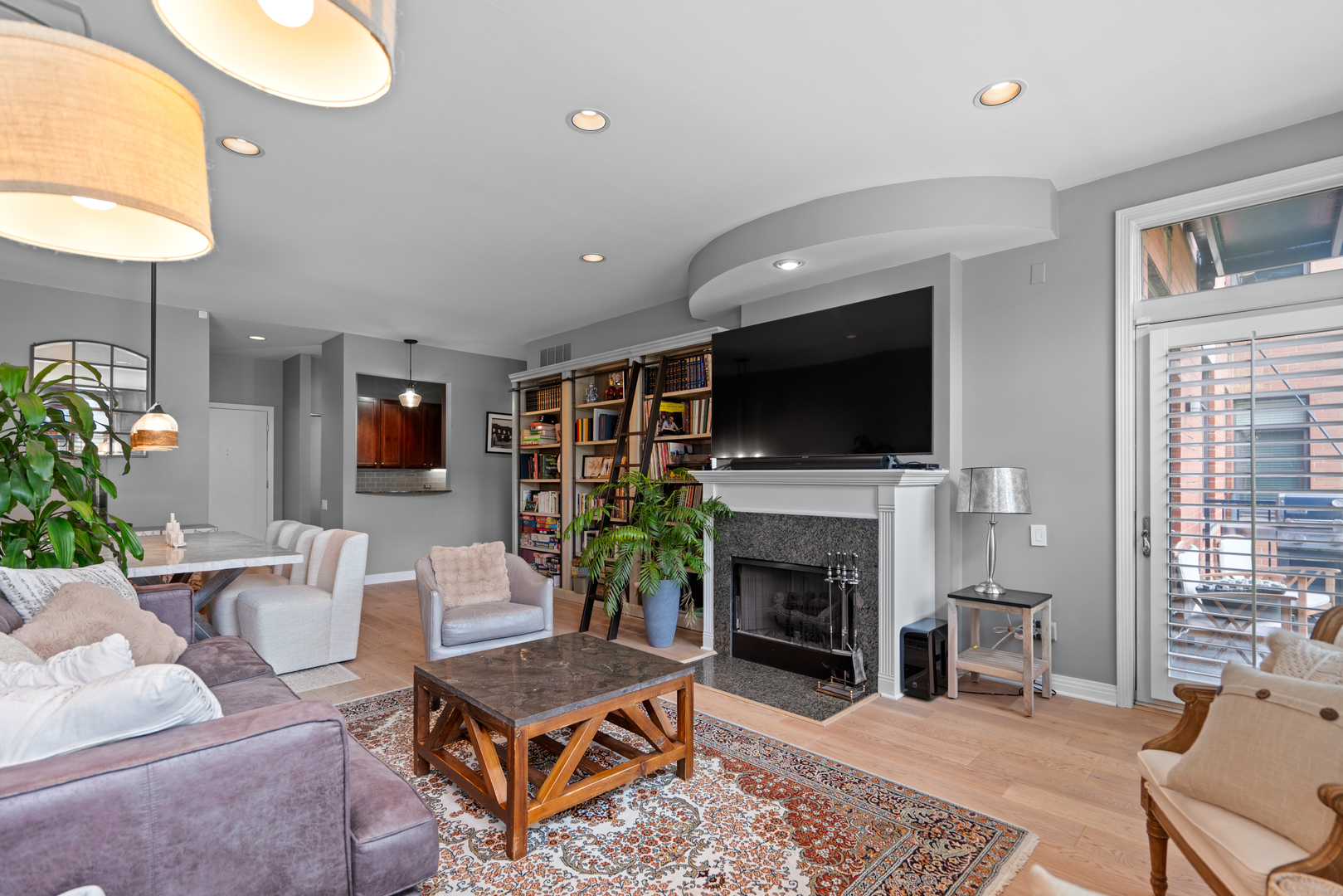 550 W Fulton Street 303