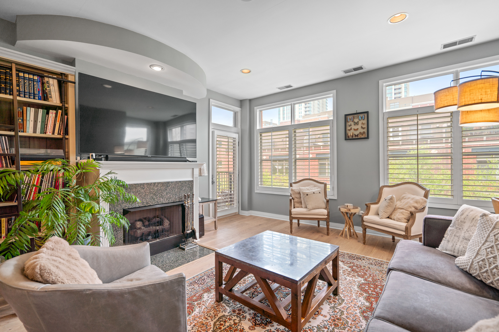 550 W Fulton Street 303