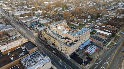 Tiny photo for 6337 Roosevelt Road #114, Berwyn, IL 60402 (MLS # 12603948)