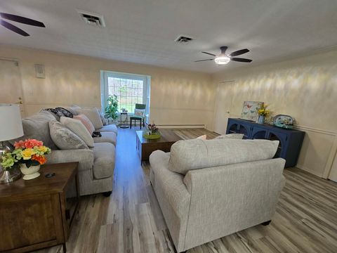 Tiny photo for 14652 N IL Hwy 37 Highway, Mt Vernon, IL 62864 (MLS # 12604956)