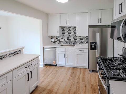 Tiny photo for 25 Illinois Avenue #M1, Schaumburg, IL 60193 (MLS # 12548420)