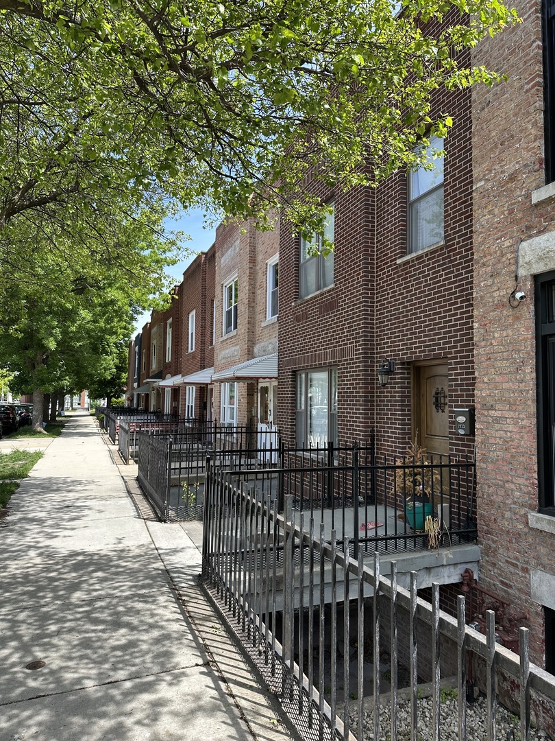 1933 W 22nd Place