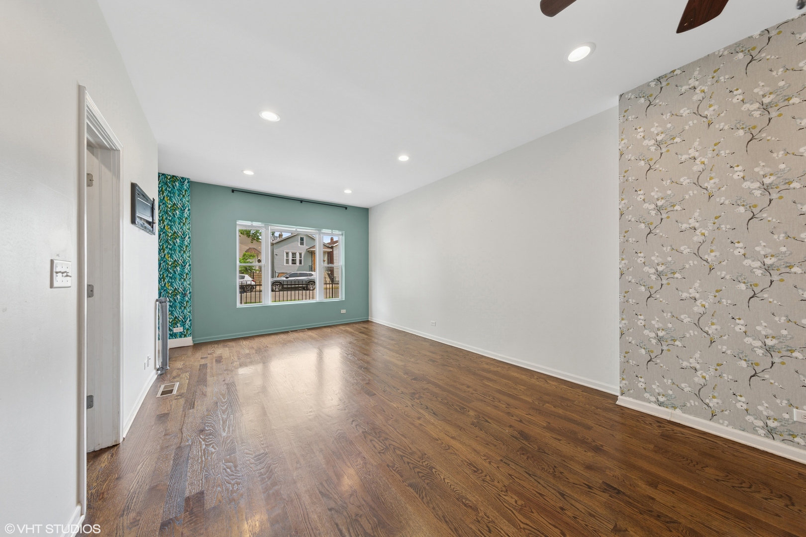 1933 W 22nd Place