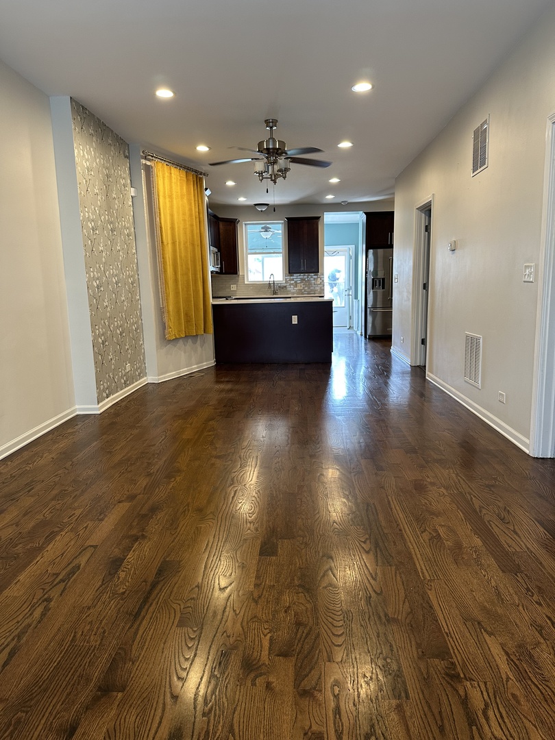 1933 W 22nd Place