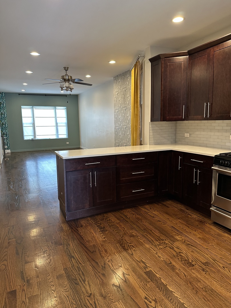 1933 W 22nd Place