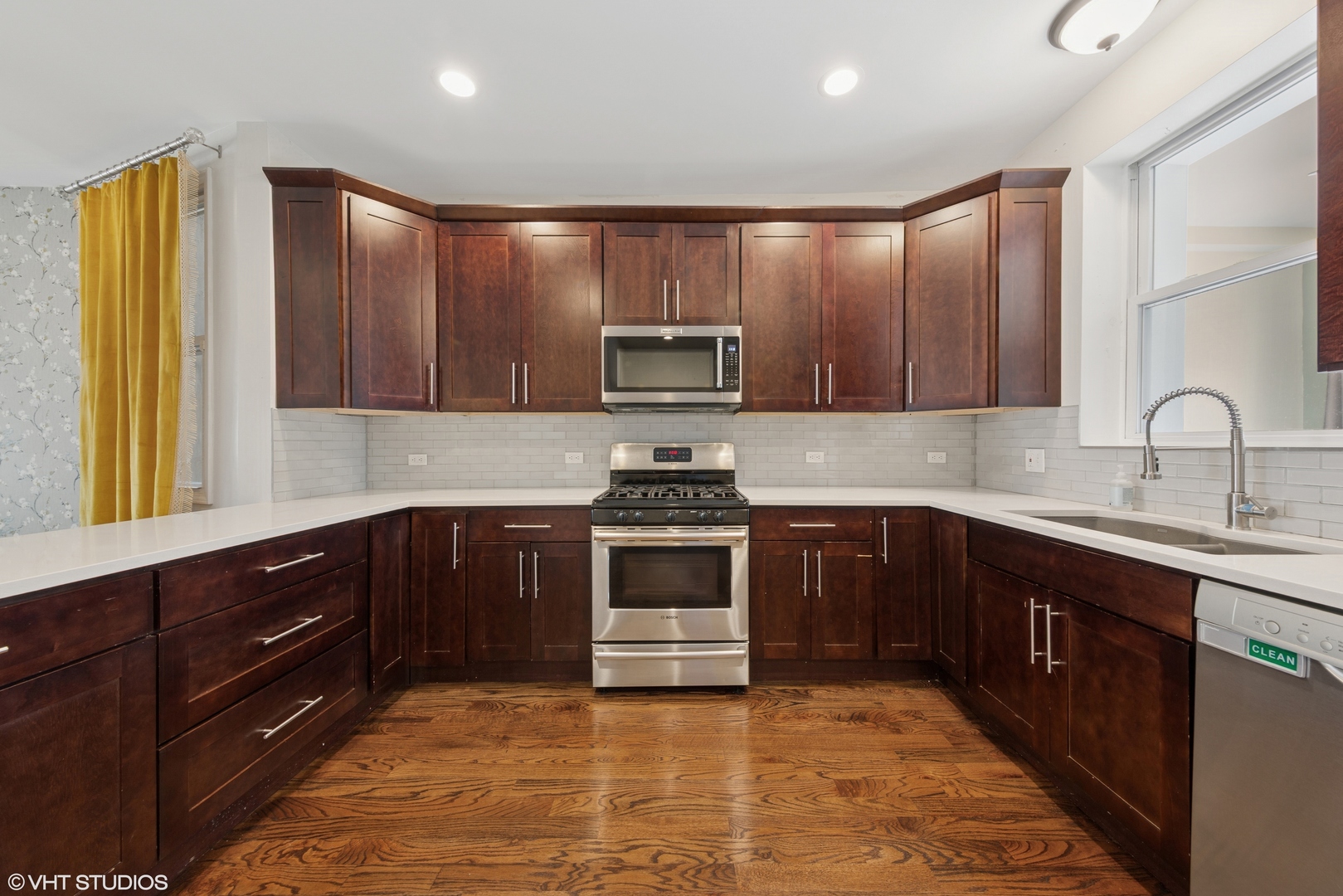 1933 W 22nd Place