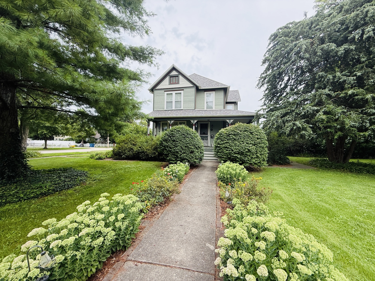 130 W WAUPANSIE Street